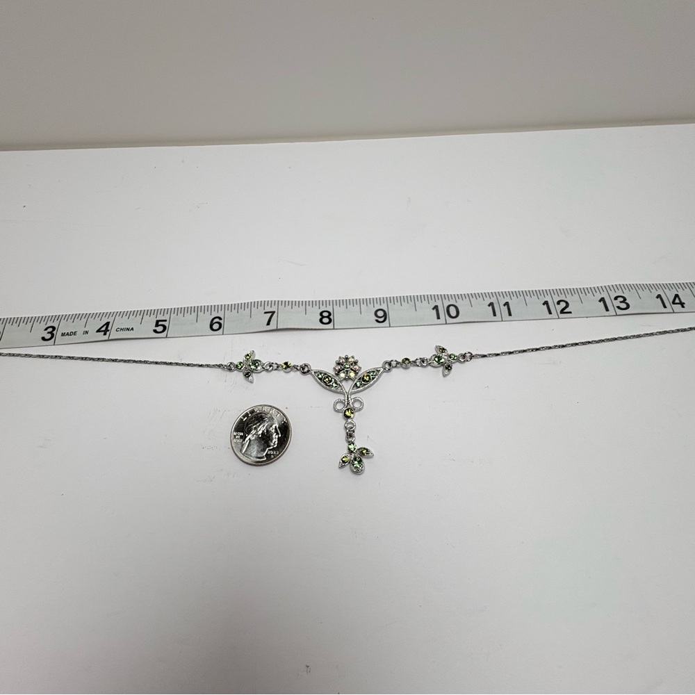 Gorgeous Silver Tone Necklace With Green and Clear Rhinestones - Picture 4 of 8